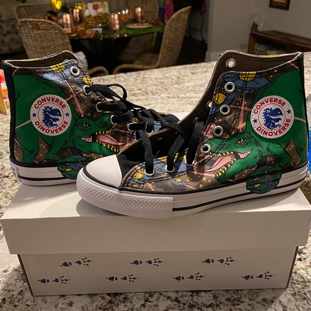 NIB DINO CONVERSE